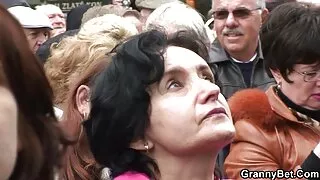 Busty ماں سے محبت کرتا ہے رک کلیپ سکسی ایرانی داغ جنسی فرش پر